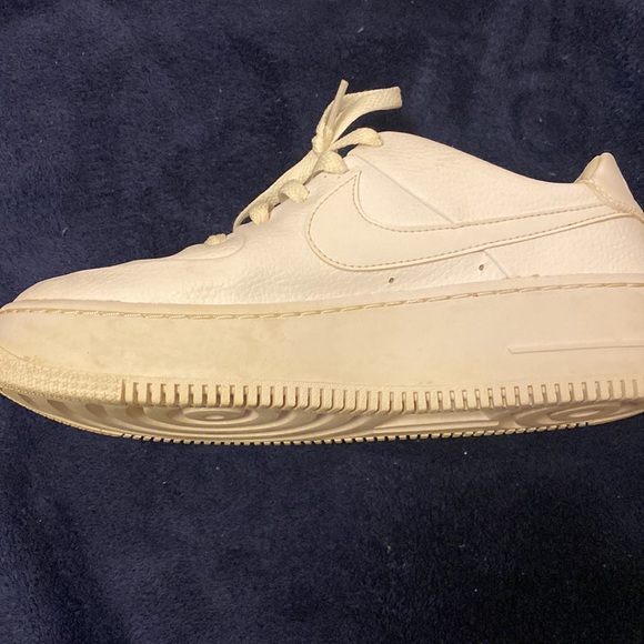 - Girls NIKE cheer shoes - Picture 8 of 10